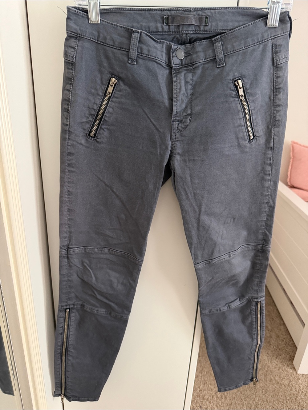 J Brand Gray Women’s Zip-Pocket Skinny Jeans. Size 27